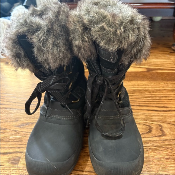 Khombu Women's Black Faux Fur-Trim Lace-Up Winter Boots - Picture 4 of 7